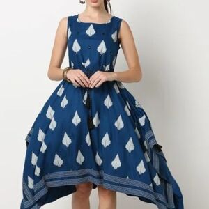 Elegant Blue and Cream Sleeveless Dress